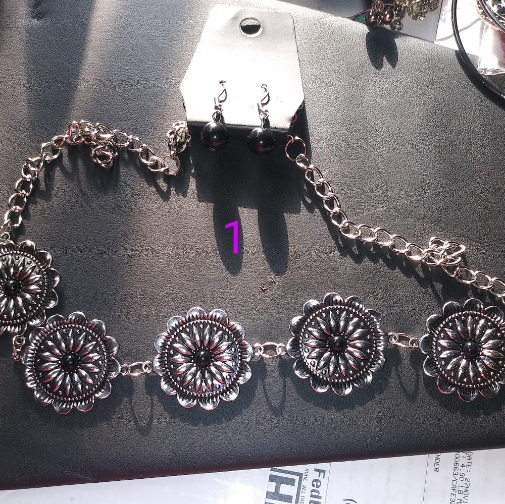 Paparazzi jewerly going 0ut of bussiness sale.